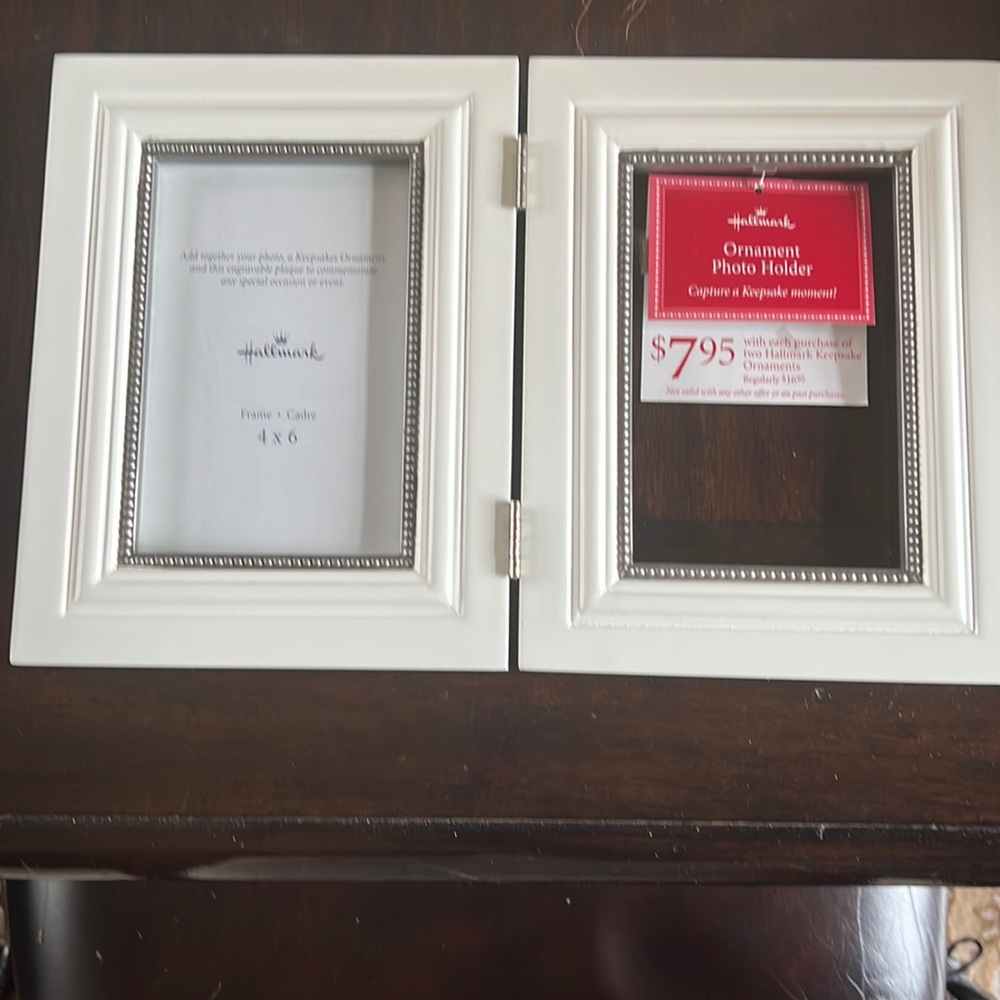 NWT Hallmark Ornament Photo Holder w/ 4x6 Frame